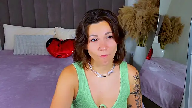 EdenSolis online show from July 27, 2026, 9:49 am
