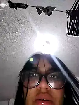 Snapshot of Valen_russo chatting on October 16, 2025, 2:53 am Valen russo online show from October 16, 2025, 2:53 am