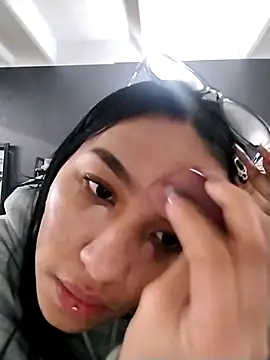 Snapshot of Valen_russo chatting on October 15, 2025, 1:19 pm Valen russo online show from October 15, 2025, 1:19 pm