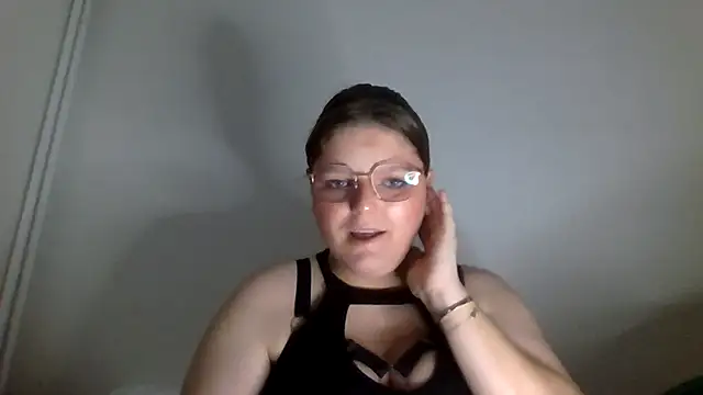 nymphomane2006 online show from October 15, 2025, 9:23 pm