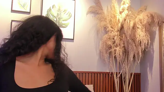 Snapshot of MIAHIVANOV chatting on November 4, 2025, 2:43 pm MIAHIVANOV online show from November 4, 2025, 2:43 pm