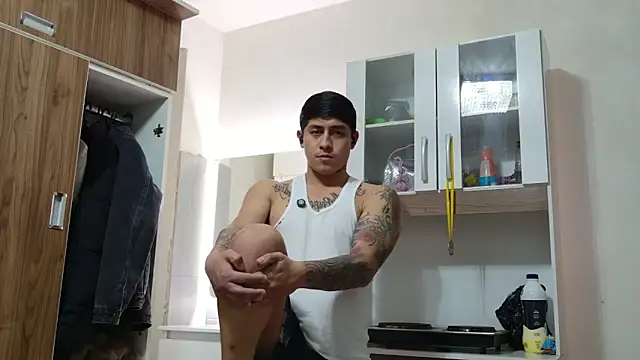 Snapshot of _sucioguapo chatting on October 13, 2025, 10:54 pm  sucioguapo online show from October 13, 2025, 10:54 pm