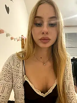 Snapshot of RemyStyles chatting on November 12, 2025, 9:40 pm RemyStyles online show from November 12, 2025, 9:40 pm