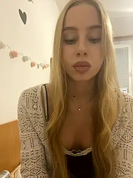 Snapshot of RemyStyles chatting on December 1, 2025, 8:32 pm RemyStyles online show from December 1, 2025, 8:32 pm