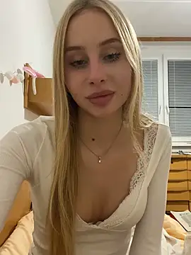 Snapshot of RemyStyles chatting on November 9, 2025, 8:13 pm RemyStyles online show from November 9, 2025, 8:13 pm