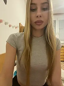 Snapshot of RemyStyles chatting on February 19, 2026, 9:34 pm RemyStyles online show from February 19, 2026, 9:34 pm