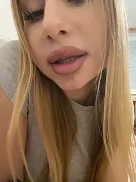 Snapshot of RemyStyles chatting on February 13, 2026, 10:21 pm RemyStyles online show from February 13, 2026, 10:21 pm