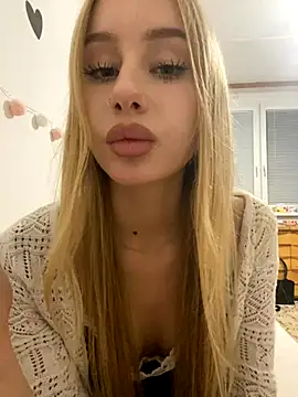 Snapshot of RemyStyles chatting on November 20, 2025, 8:09 pm RemyStyles online show from November 20, 2025, 8:09 pm