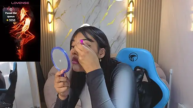 Snapshot of Catherine_b_ chatting on October 15, 2025, 8:06 pm Catherine b online show from October 15, 2025, 8:06 pm