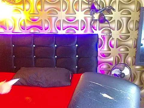 tinibunny online show from November 8, 2025, 7:28 pm