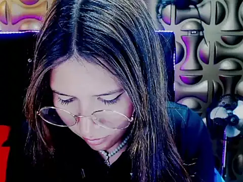 tinibunny online show from November 6, 2025, 8:02 pm