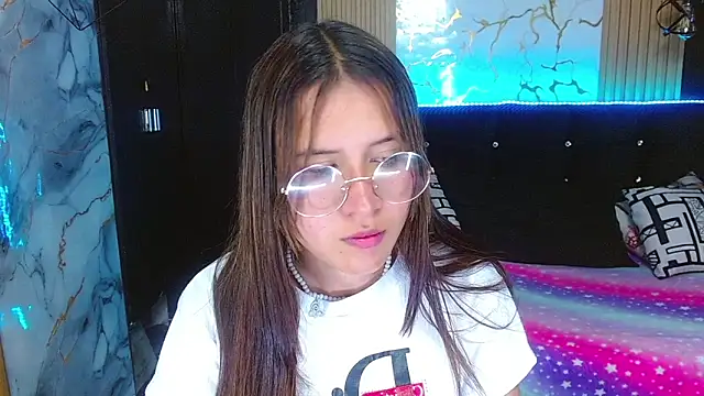 tinibunny online show from October 30, 2025, 8:39 pm