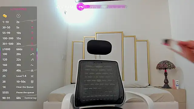 Snapshot of Annylittle_ chatting on October 19, 2025, 4:59 am Annylittle  online show from October 19, 2025, 4:59 am