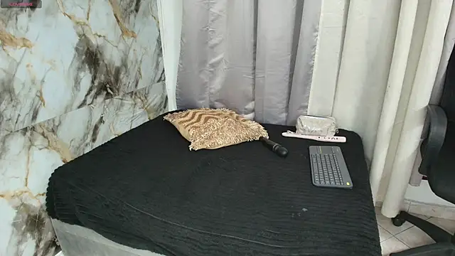 beauty lana18 online show from December 18, 2025, 3:22 am