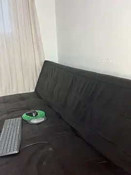 mirallesandbig online show from November 28, 2025, 10:32 pm