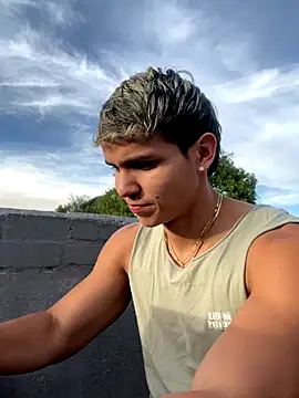 mirallesandbig online show from October 28, 2025, 9:47 pm