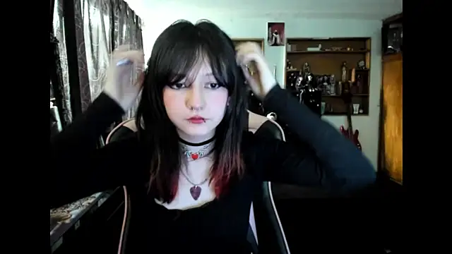 Maki Zein  online show from December 3, 2025, 7:57 pm