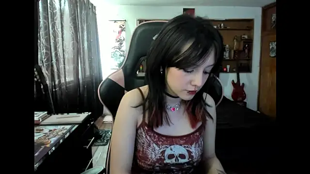 Snapshot of Maki_Zein_ chatting on October 28, 2025, 8:08 pm Maki Zein  online show from October 28, 2025, 8:08 pm