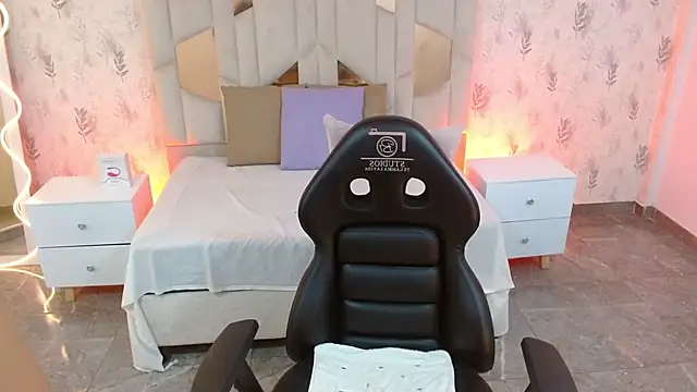 MARIANA TAY1 online show from October 30, 2025, 3:05 am