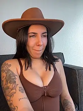 Snapshot of Lolathebaddie chatting on November 14, 2025, 5:05 pm Lolathebaddie online show from November 14, 2025, 5:05 pm