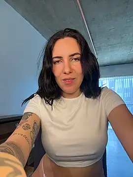 Snapshot of Lolathebaddie chatting on February 17, 2026, 5:43 pm Lolathebaddie online show from February 17, 2026, 5:43 pm