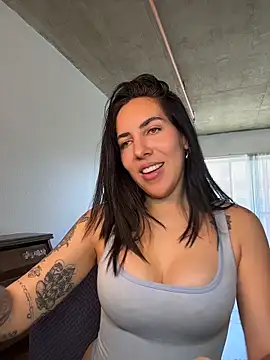 Snapshot of Lolathebaddie chatting on February 1, 2026, 5:33 pm Lolathebaddie online show from February 1, 2026, 5:33 pm