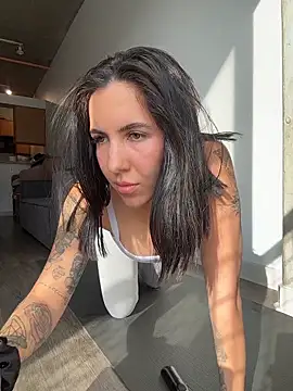 Snapshot of Lolathebaddie chatting on November 3, 2025, 4:21 pm Lolathebaddie online show from November 3, 2025, 4:21 pm