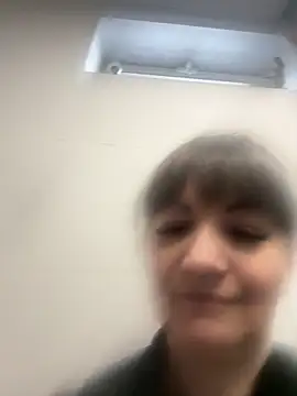 Butterfly8385 online show from November 28, 2025, 10:37 am