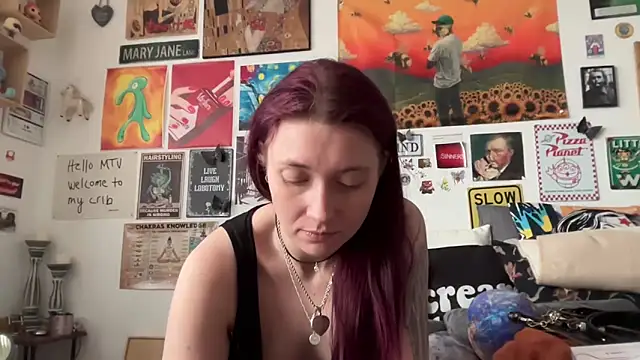 PauliinaBlue online show from October 15, 2025, 9:06 am