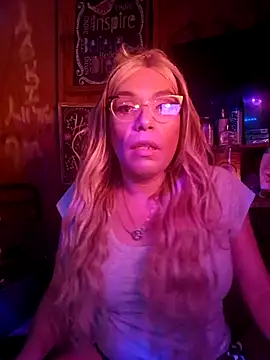 Snapshot of Queen2clouds chatting on November 15, 2025, 10:41 am Queen2clouds online show from November 15, 2025, 10:41 am