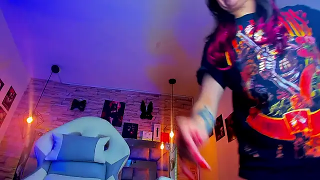 Evangelinejoness  online show from April 16, 2026, 11:44 am