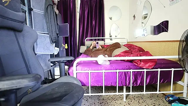 maddy kinky online show from October 12, 2025, 1:23 pm