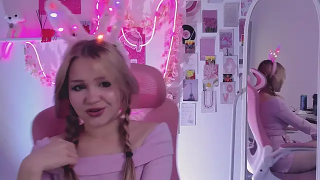 Snapshot of SweetCutie19 chatting on October 21, 2025, 6:29 pm SweetCutie19 online show from October 21, 2025, 6:29 pm