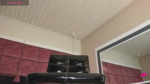 Shara Goddes05 online show from October 14, 2025, 2:45 am