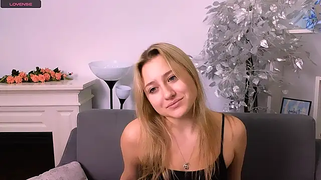 Lulu   Moon online show from December 1, 2025, 6:47 am