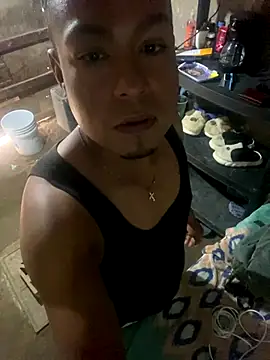 Snapshot of Morrohot13 chatting on October 17, 2025, 3:36 pm Morrohot13 online show from October 17, 2025, 3:36 pm