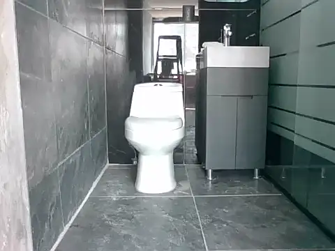 Snapshot of Morrohot13 chatting on October 15, 2025, 4:15 pm Morrohot13 online show from October 15, 2025, 4:15 pm