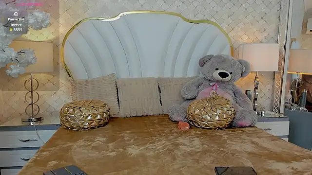 Alyssa tender online show from October 15, 2025, 5:50 am