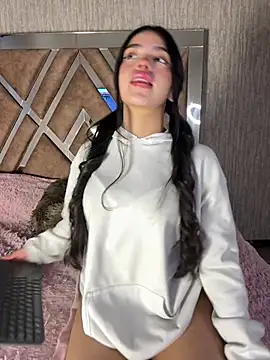 LunaMoore Pink online show from March 12, 2026, 12:42 pm