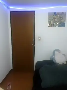 Snapshot of issa_bunny chatting on October 30, 2025, 2:43 am issa bunny online show from October 30, 2025, 2:43 am