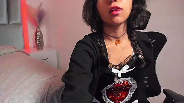 HollyPeach online show from November 2, 2025, 4:23 pm