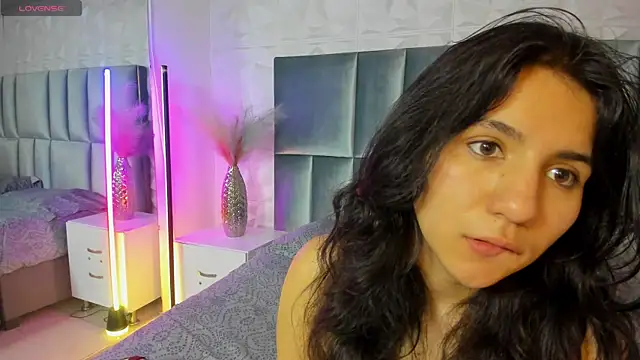 HollyPeach online show from July 6, 2026, 7:38 pm