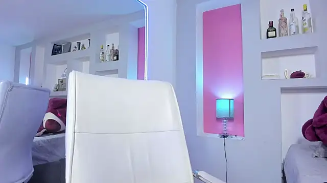 HollyPeach online show from April 3, 2026, 1:17 pm