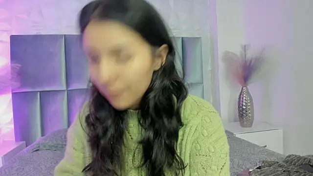 HollyPeach online show from May 26, 2026, 8:29 pm