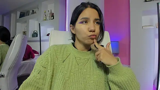 HollyPeach online show from March 26, 2026, 7:34 pm