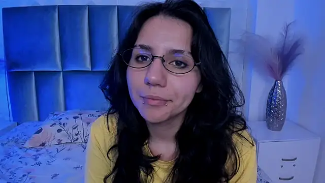 HollyPeach online show from July 28, 2026, 8:52 pm