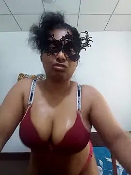 Expose Queen online show from April 10, 2026, 5:47 am