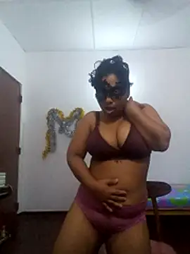 Expose Queen online show from April 17, 2026, 8:11 pm