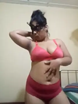 Expose Queen online show from December 3, 2025, 11:42 am