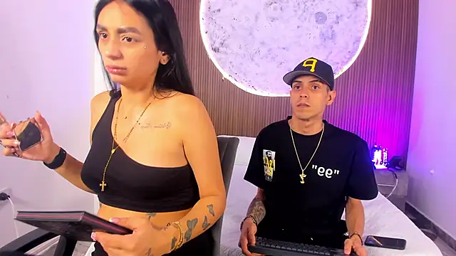 Snapshot of DerryAndIzzy chatting on March 30, 2026, 10:44 pm DerryAndIzzy online show from March 30, 2026, 10:44 pm